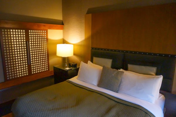 salish lodge hotel room bed