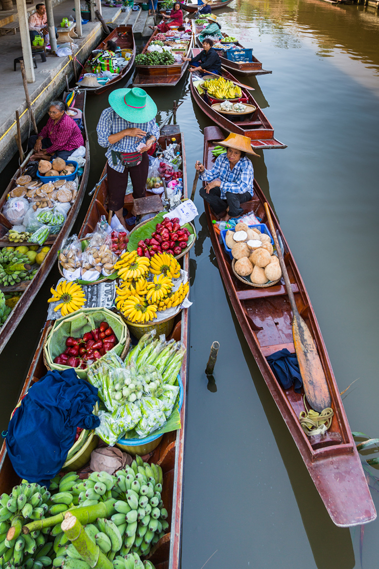 Tha kha Floating Market