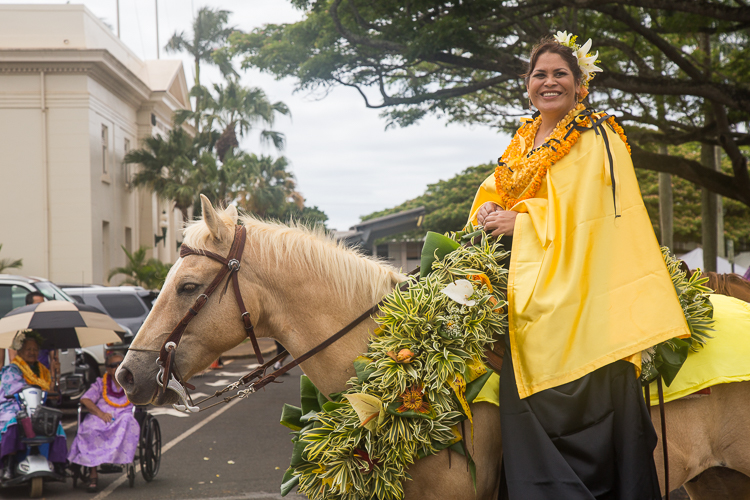 Princess of Oahu attendants and riders