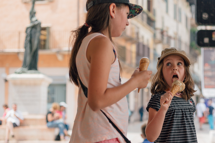Children eat gelato in Verona
